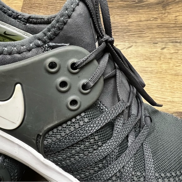 Nike Free TR7 Dark Gray and White Size Athletic Training Sneakers 7.5 - Picture 8 of 10